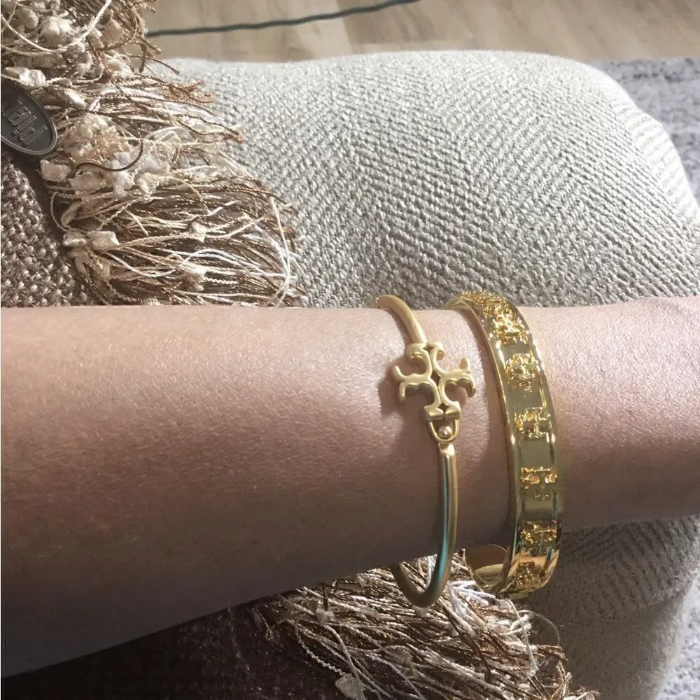 TORY BURCH RAISE LOGO STUDDED 18k GOLD PLATED BRACELET